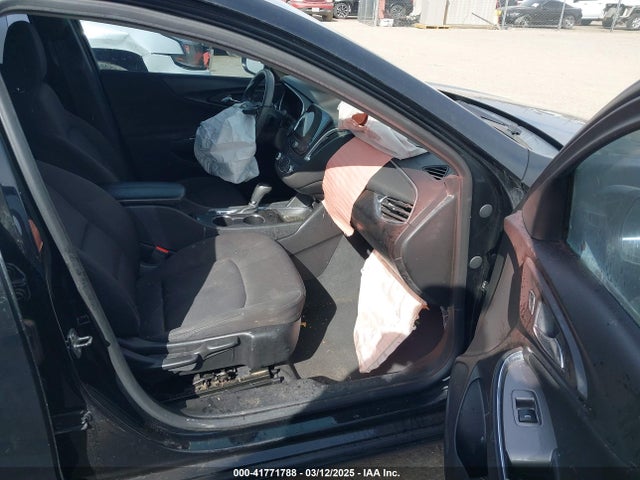 1G1ZD5ST3KF138642 Chevrolet MALIBU LT