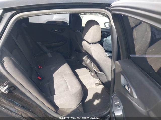 1G1ZD5ST3KF138642 Chevrolet MALIBU LT