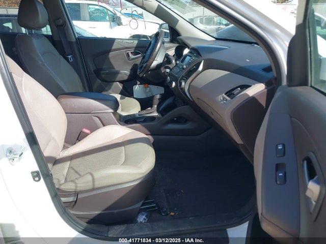 KM8JUCAG0EU926500 Hyundai TUCSON SE