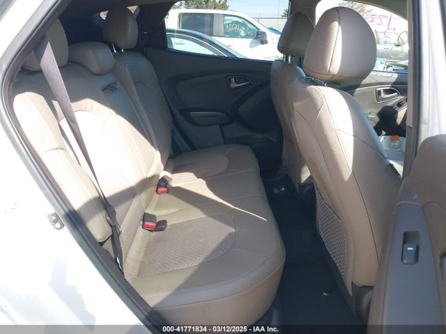 KM8JUCAG0EU926500 Hyundai TUCSON SE