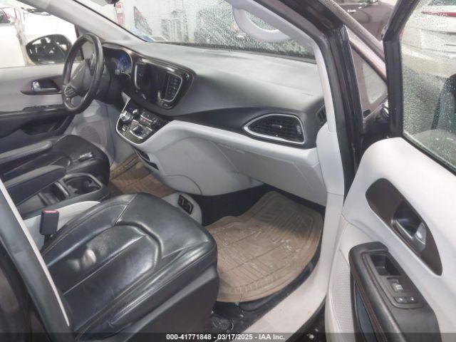 2C4RC1BG8HR831682 Chrysler Pacifica Touring-l