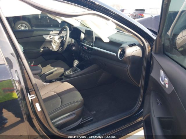 3KPF24AD8PE588678 KIA Forte Lxs