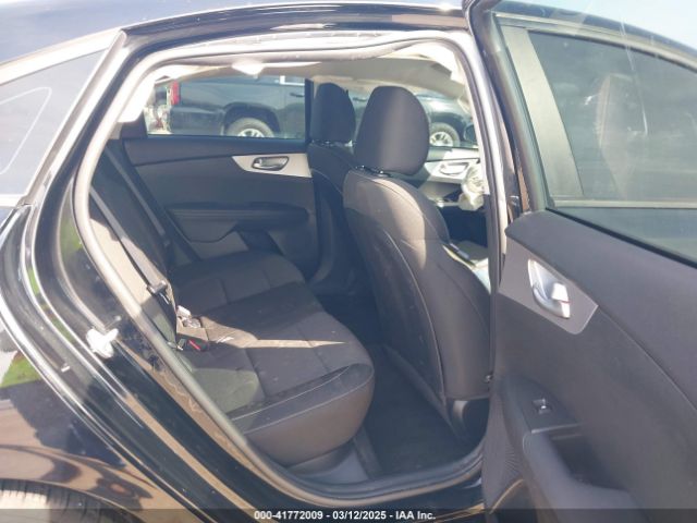 3KPF24AD8PE588678 KIA Forte Lxs