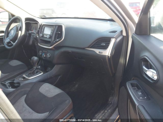 1C4PJMAB6GW327013 Jeep Cherokee Sport