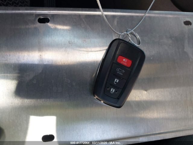 JTMRWRFV8RJ060533 Toyota Rav4 Hybrid Xle