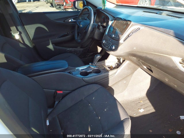 1G1ZE5ST5HF211046 Chevrolet MALIBU 1LT