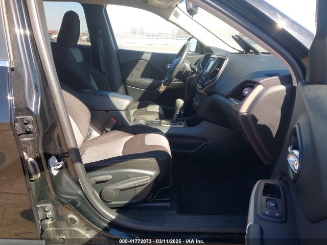 1C4PJLCB1JD513343 Jeep Cherokee Latitude Fwd