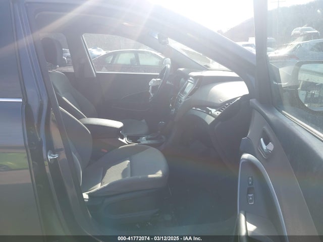 KM8SMDHF1HU232085 Hyundai Santa Fe Se