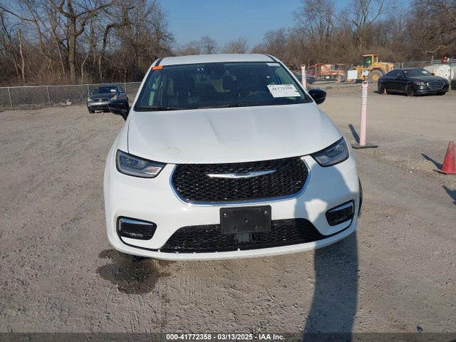 Chrysler Pacifica Touring L 2024 2C4RC1BGXRR124293 Image 13