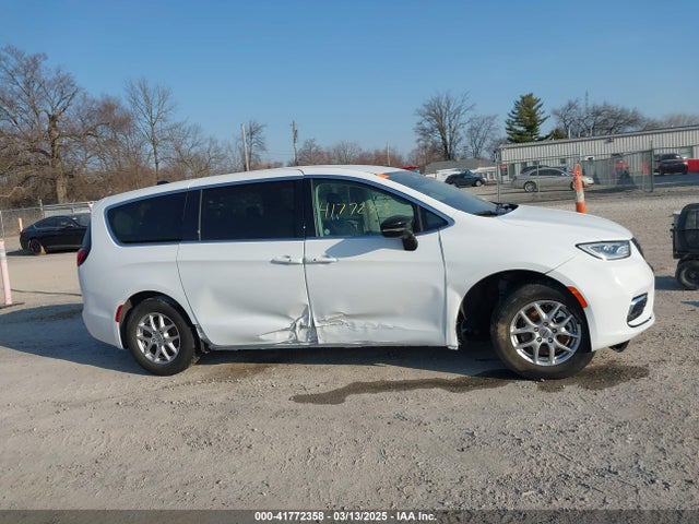 Chrysler Pacifica Touring L 2024 2C4RC1BGXRR124293 Image 14
