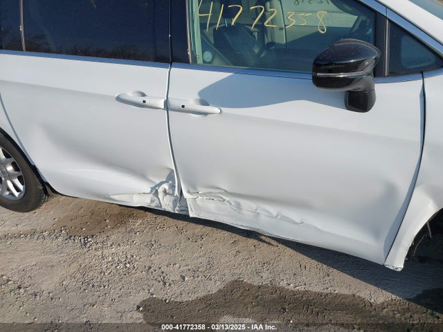 Chrysler Pacifica Touring L 2024 2C4RC1BGXRR124293 Image 19