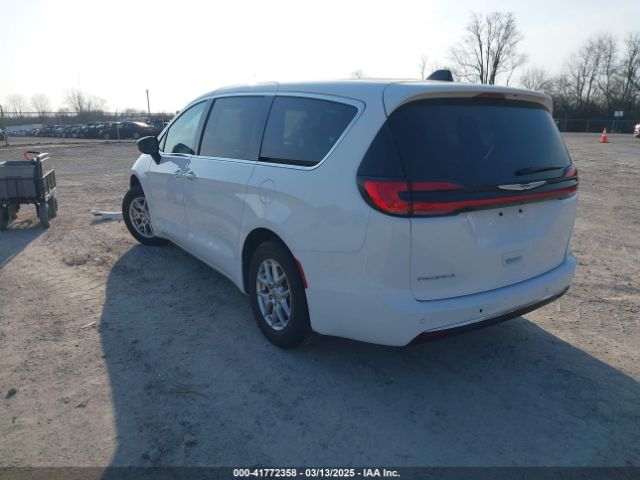 2024 CHRYSLER PACIFICA 2C4RC1BGXRR124293 Photo 2