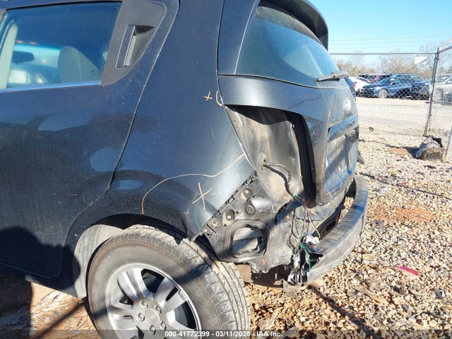 1G1JC6SH2F4177886 Chevrolet Sonic Lt Auto