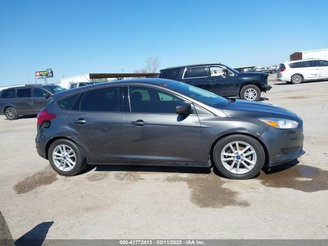 Ford FOCUS SE 2018 1FADP3K29JL222555 Image 13