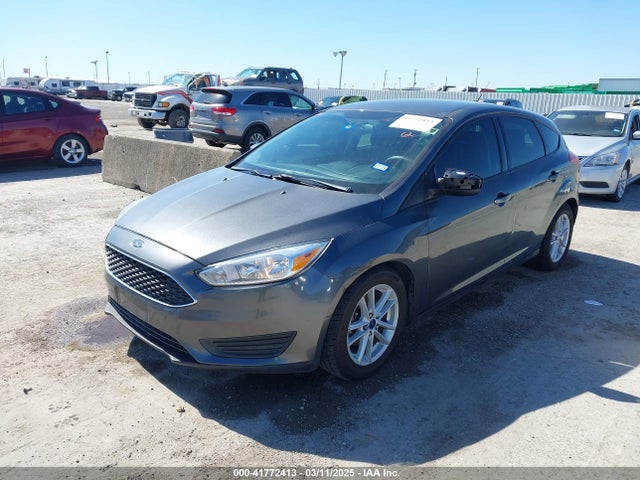 Ford FOCUS SE 2018 1FADP3K29JL222555 Image 2