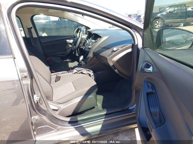 Ford FOCUS SE 2018 1FADP3K29JL222555 Image 5