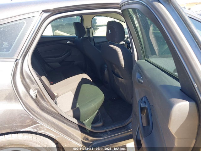 Ford FOCUS SE 2018 1FADP3K29JL222555 Image 8