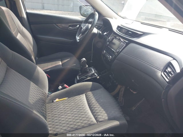 KNMAT2MV6JP502114 Nissan ROGUE SV