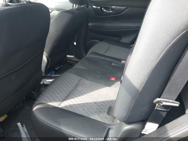 KNMAT2MV6JP502114 Nissan ROGUE SV