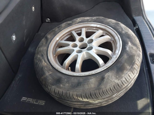 JTDKBRFU1G3024088 Toyota Prius Two