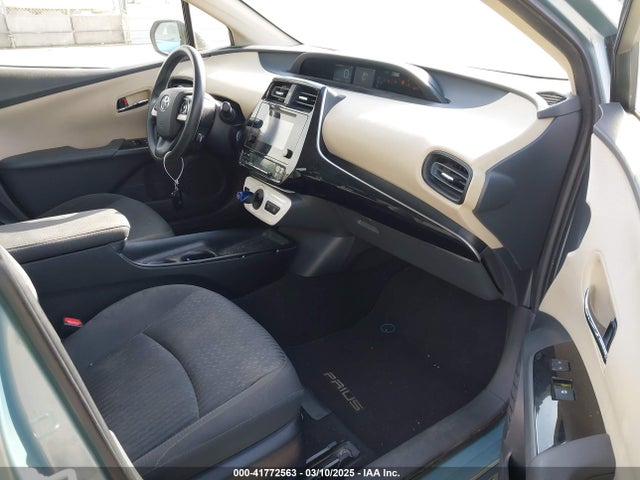 JTDKBRFU1G3024088 Toyota Prius Two