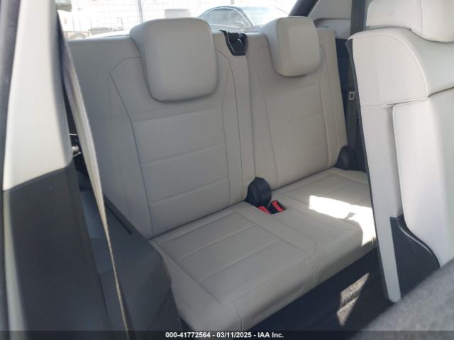 3VV3B7AX3JM064061 Volkswagen Tiguan 2.0t Se/2.0t Sel