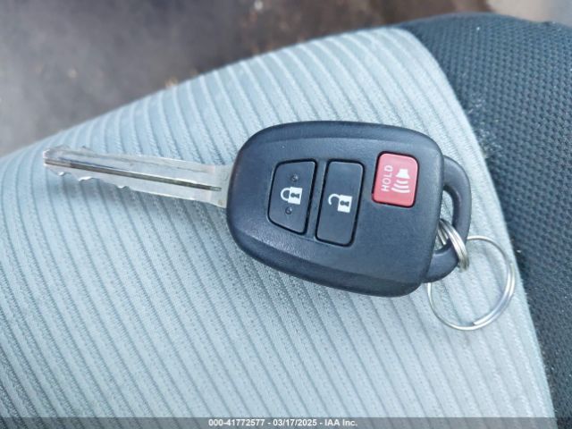 JTDKDTB37E1075172 Toyota Prius C Two