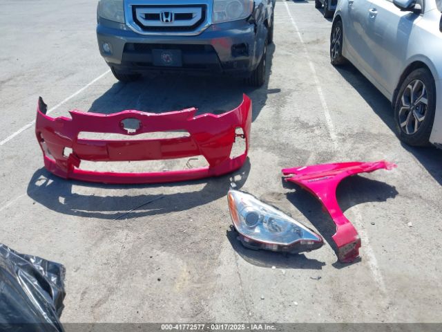 JTDKDTB37E1075172 Toyota Prius C Two