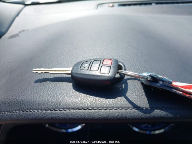 5YFBURHE8HP611736 Toyota COROLLA LE