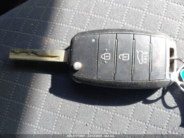 5XYPGDA58HG313895 KIA Sorento 3.3l Lx
