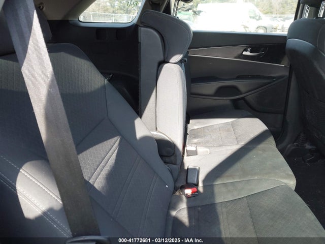 5XYPGDA58HG313895 KIA Sorento 3.3l Lx