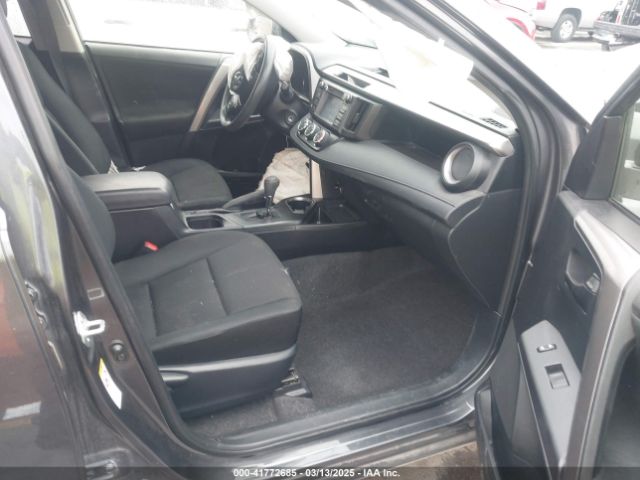 JTMBFREV3JJ229333 Toyota RAV4 LE