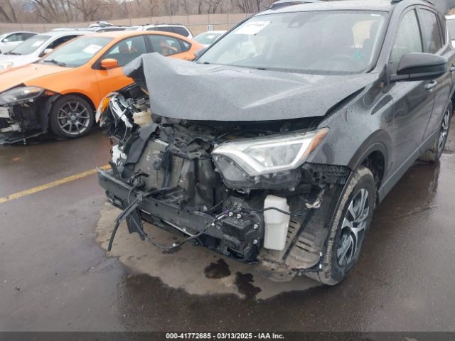 JTMBFREV3JJ229333 Toyota RAV4 LE