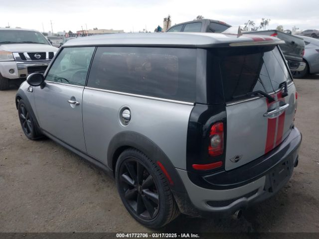 2010 MINI COOPER S CLUBMAN WMWMM3C58ATZ32863 Photo 2
