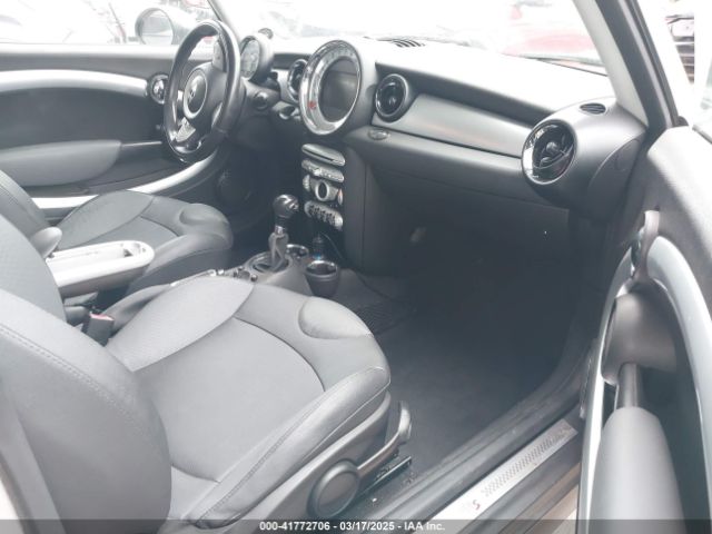 2010 MINI COOPER S CLUBMAN WMWMM3C58ATZ32863 Photo 4