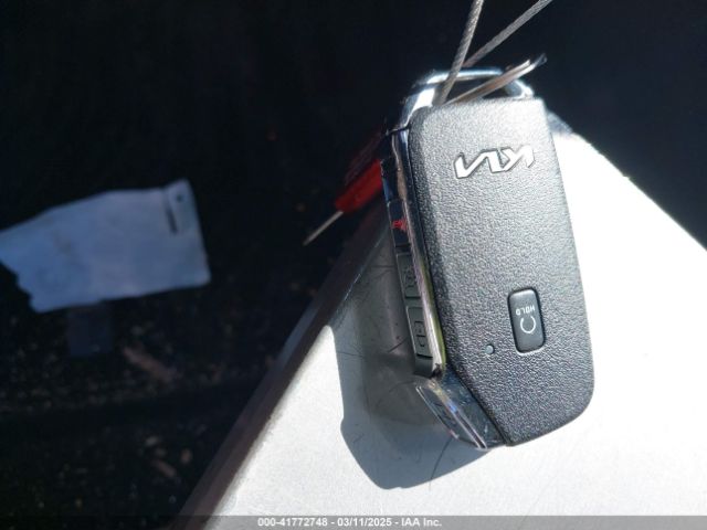 KNDCB3LC5N5527413 KIA Niro Lxs