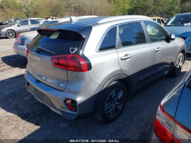 KNDCB3LC5N5527413 KIA Niro Lxs