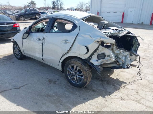 3MYDLBYV5KY521049 Toyota YARIS LE