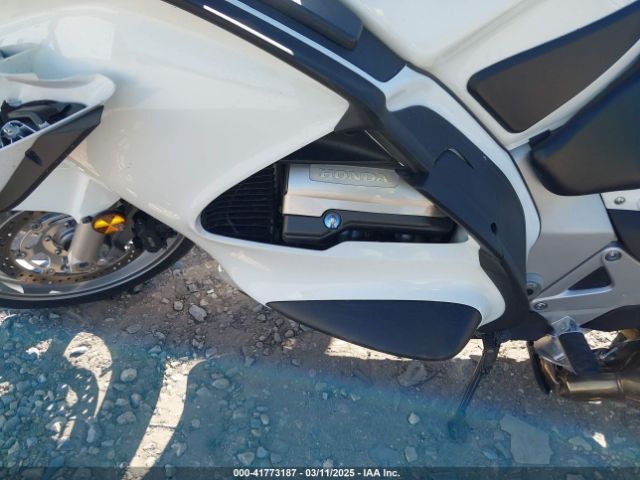 2011 HONDA ST1300 JH2SC5170BK700124 Photo 8