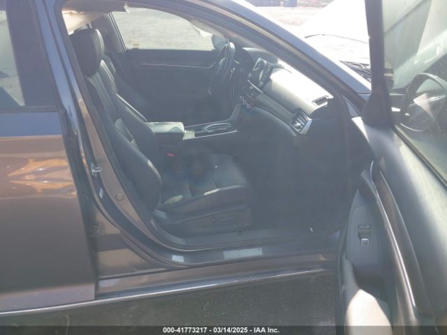 1HGCV2F95JA045495 Honda Accord Touring 2.0t