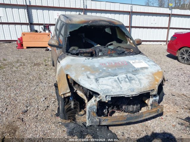 KNDJN2A29E7073514 KIA Soul