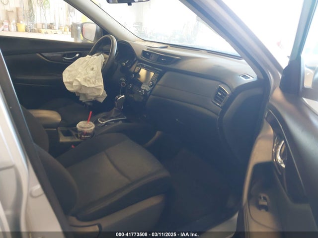 JN8AT2MV0JW312576 Nissan ROGUE S