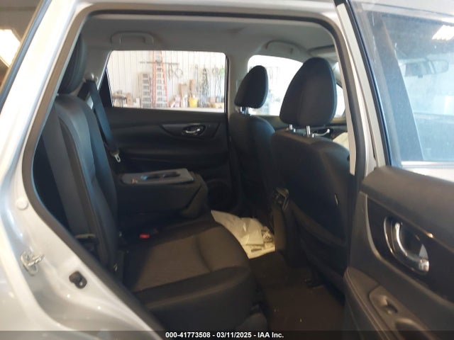 JN8AT2MV0JW312576 Nissan ROGUE S
