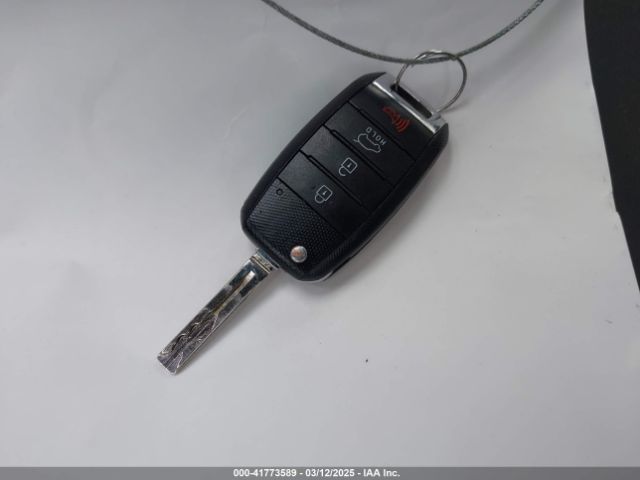 KNDJN2A27F7228823 KIA Soul