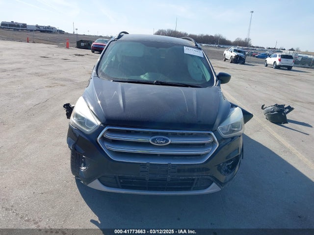 1FMCU9G91HUC98262 Ford 2017