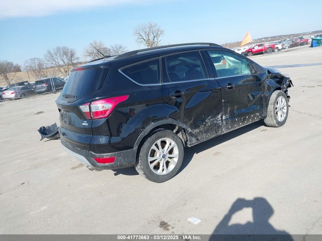 1FMCU9G91HUC98262 Ford 2017