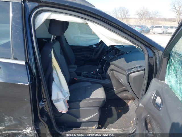 1FMCU9G91HUC98262 Ford 2017