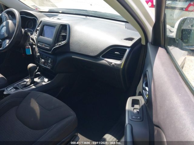 1C4PJLCB6KD285194 Jeep Cherokee Latitude Fwd