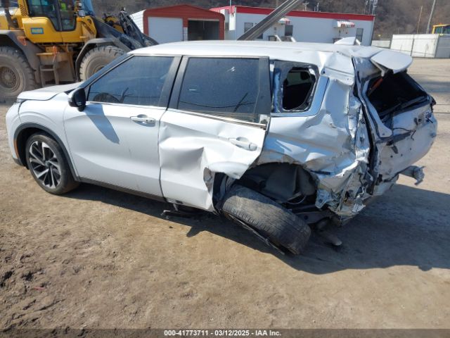 2022 MITSUBISHI OUTLANDER JA4J4UA80NZ033078 Photo 2