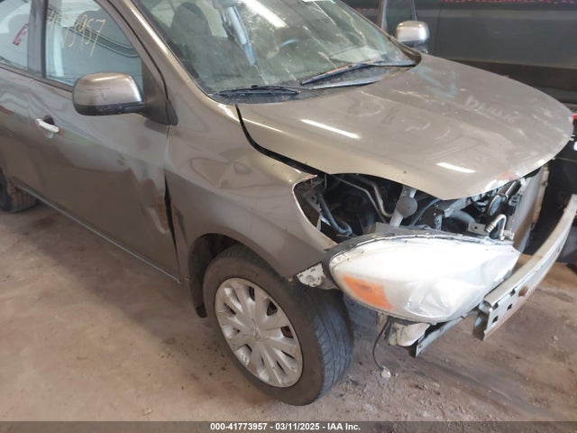 3N1CN7AP6EL821104 Nissan Versa 1.6 Sv